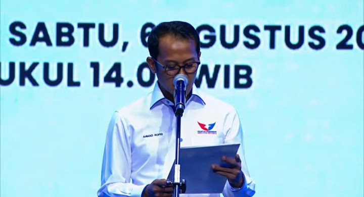 Ahmad Rofiq Bacakan SK Pengangkatan TGB sebagai Ketua Harian Nasional Partai Perindo