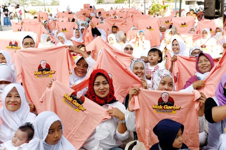 Ratusan Emak-emak di Jawa Barat Doakan Ganjar Jadi Presiden