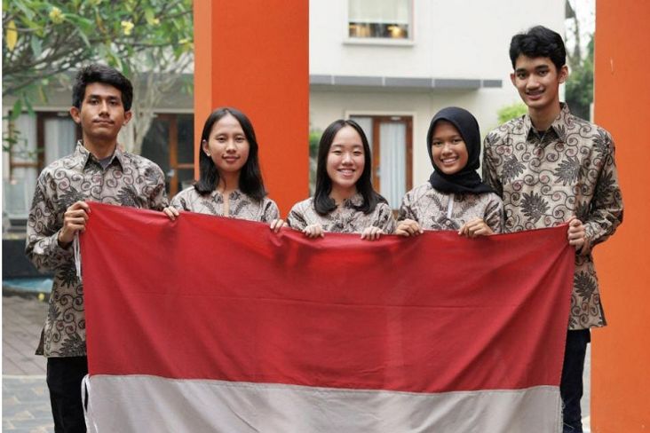 Bersaing dengan 41 Negara, Pelajar Indonesia Raih Prestasi di Olimpiade Ekonomi Internasional