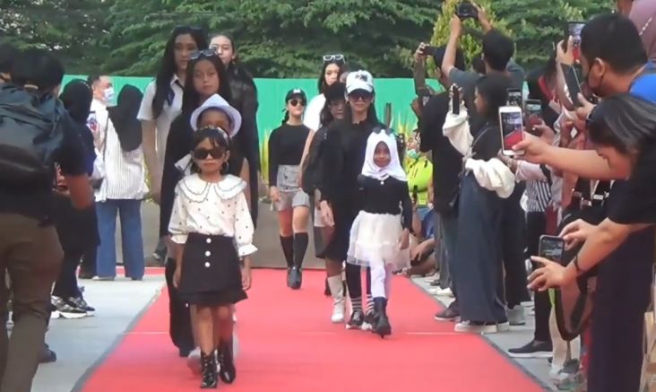 Mejeng Nang Suroboyo, Catwalk Fashion Jalanan Disambut Antusias Anak Muda