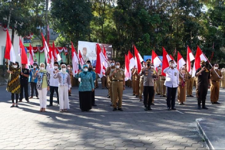 Dukung Gerakan Nasional, 5.000 Bendera Merah Putih Disebar ke Seluruh Cimahi
