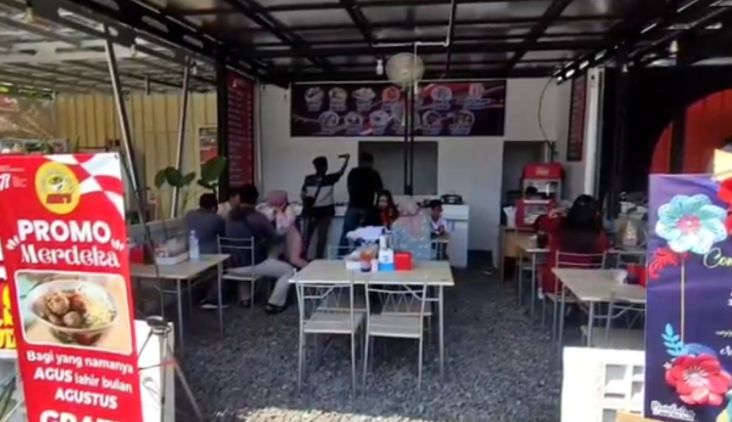 Sambut HUT ke-77 RI, Pemilik Nama Agus Gratis Makan Bakso di Cirebon