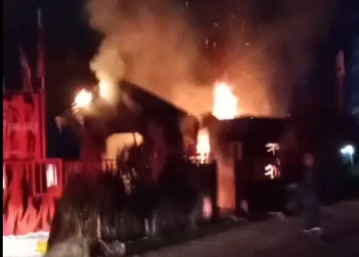 Medan Mencekam! Bentrok 2 Ormas Pecah, Pos Dibakar dan Polisi Terluka Bacok