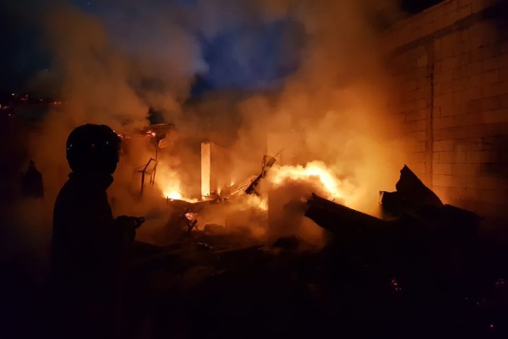 Kebakaran Hanguskan Bengkel di Kosambi Tangerang, 1 Tewas