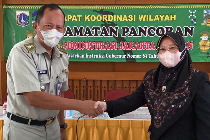 STBA LIA Jakarta Bantu Fasilitasi Warga Pancoran agar Peduli Lingkungan