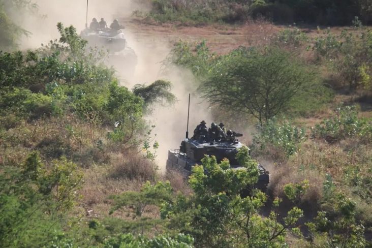 Sangar! Tank-tank Kostrad Terlibat Pertempuran Hebat di Pesisir Situbondo