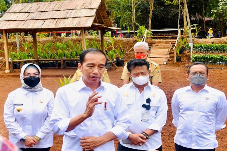 Ditanya Nama Menpan RB Pengganti Tjahjo Kumolo, Jokowi: Di Kantong Udah Penuh