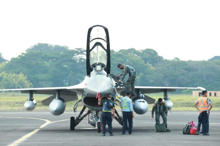 Jelang HUT RI, 18 Pesawat Tempur F-16 TNI AU Mendarat di Lanud Halim Perdanakusuma