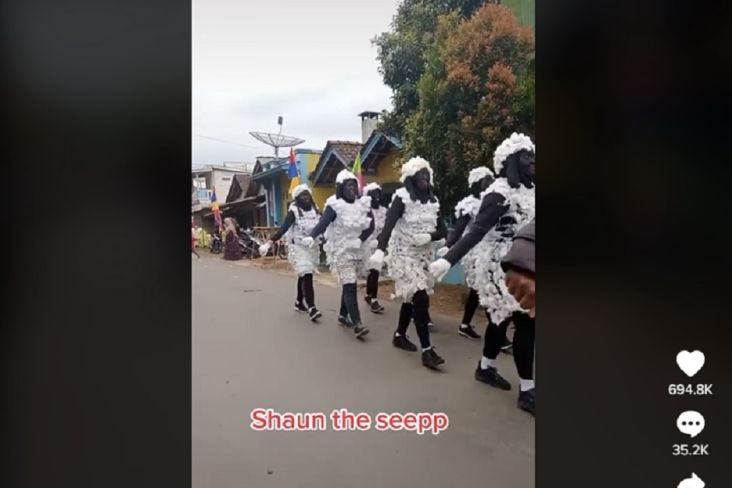 Viral! Ibu-Ibu Peserta Lomba Gerak Jalan Tampil dengan Kostum Shaun The Sheep