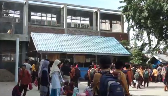 Atap Sekolah Roboh, Belasan Siswa MIN 2 Banda Aceh Terluka