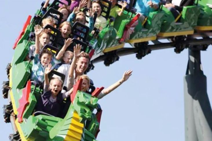 Horor! Dua Kereta Roller Coaster Tabrakan di Legoland, 30 Terluka