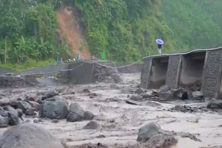 Banjir Lahar Dingin Semeru Terjang Jalur Alternatif, 1 Dusun Terisolasi