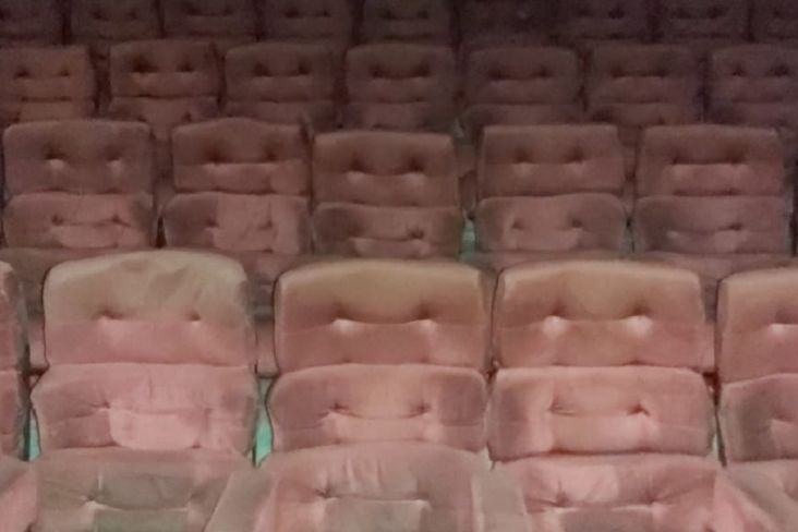 Joko Anwar Gelar Nobar Film Pengabdi Setan 2 di Bioskop Tua, Lokasinya Disebut Horor