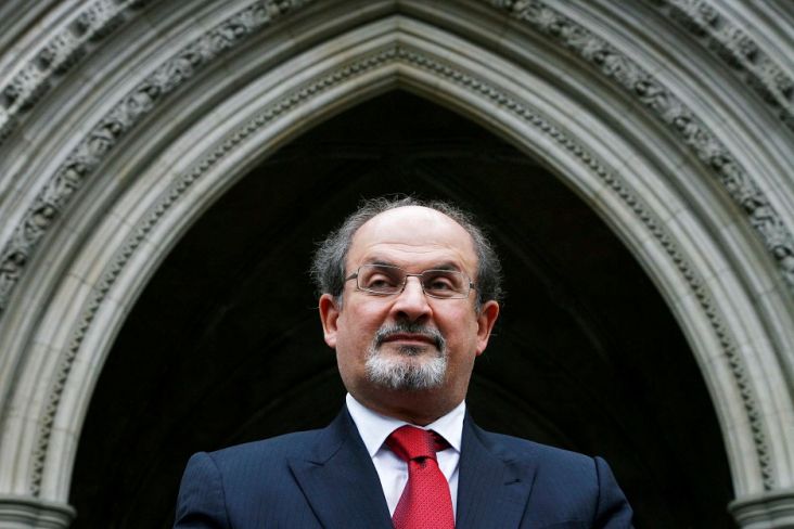 Majalah Penghina Nabi Muhammad Kecam Penikaman Salman Rushdie