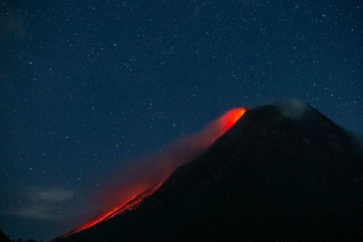 Gunung Merapi Alami 43 Guguran Lava selama Sepekan, Tumbuh Kubah di 2 Tempat