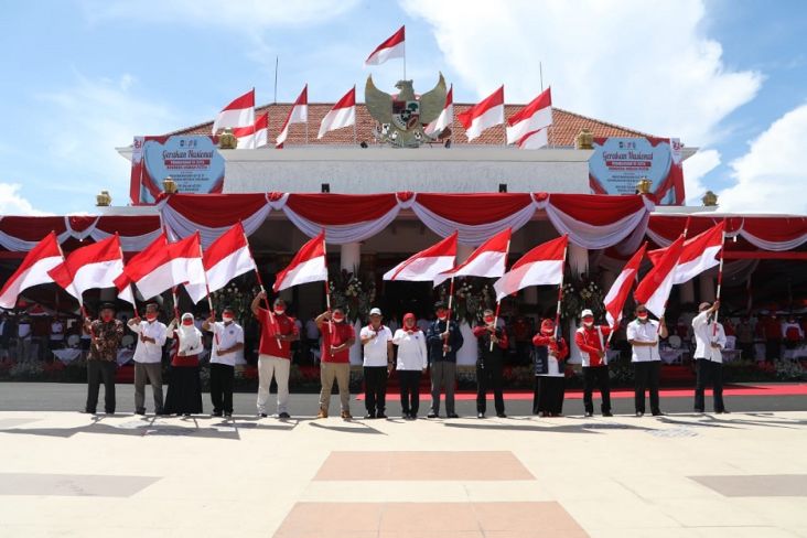 Miliki Nilai Historis, Tito Hadiri Pembagian 10 Juta Bendera Merah Putih di Surabaya