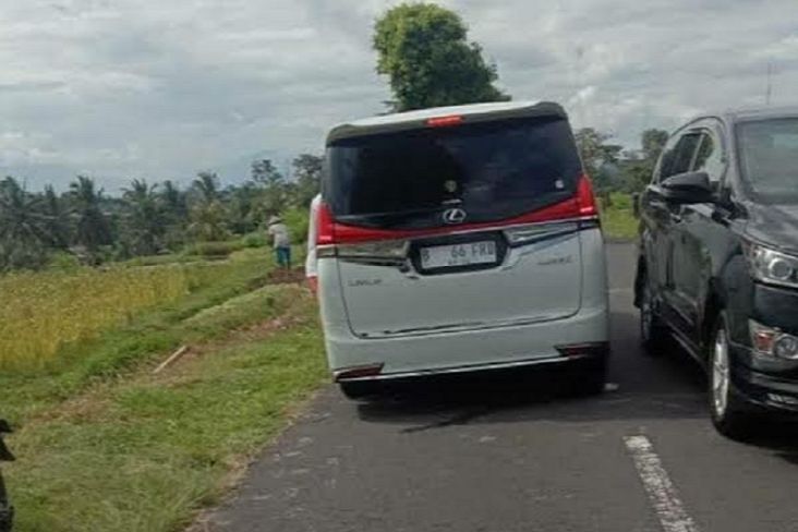 Polisi Tangkap Pengemudi Lexus Penembak Guru di Bali