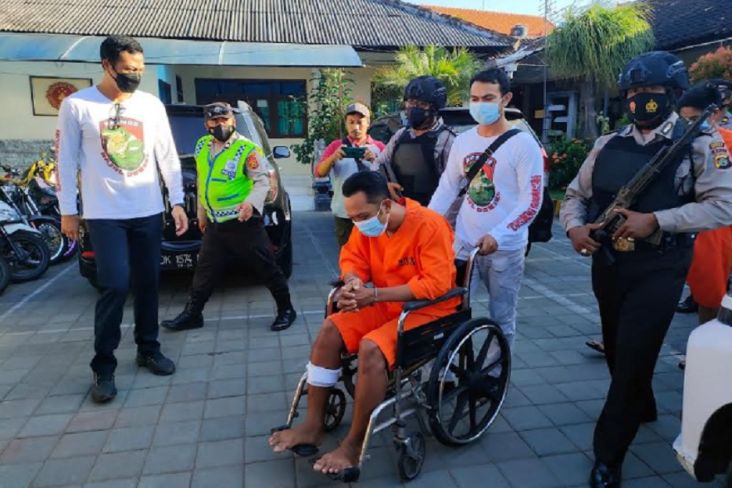 Pelor Panas Polisi Lumpuhkan Kaki Penjambret Tas Bule Prancis di Kuta Bali