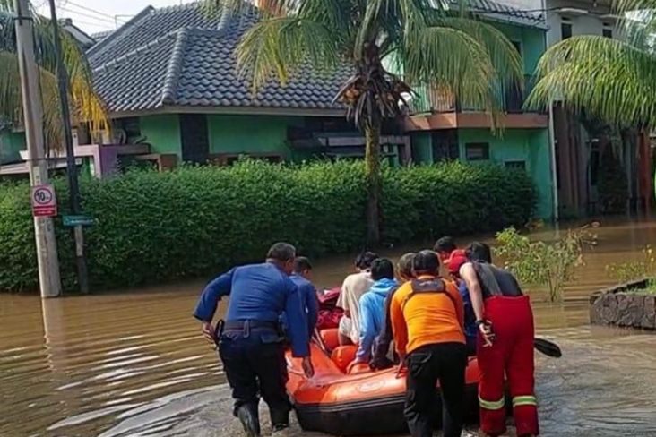 64 Rumah di Cibinong Bogor Masih Terendam Banjir