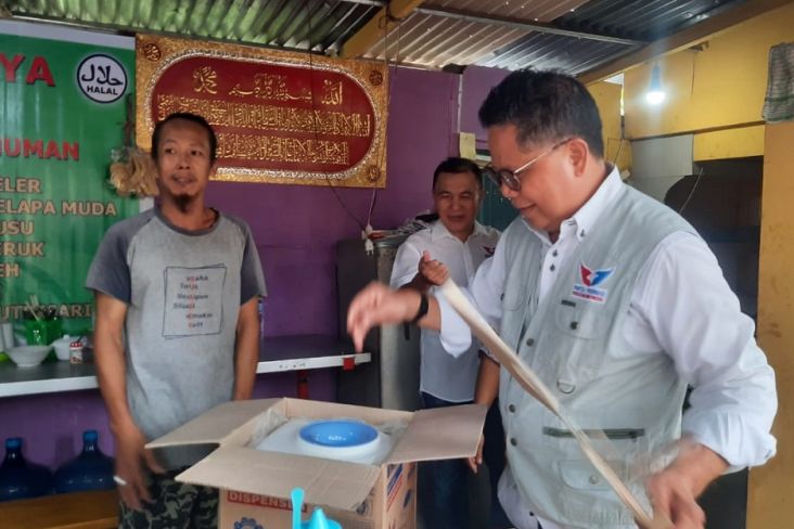 Antusiasme Pedagang Bakso di Manado saat Terima Bantuan dari Partai Perindo