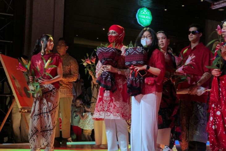 WBI Gelar Jagantara Fashion Show, Hadirkan Koleksi Batik dan Busana Tradisional