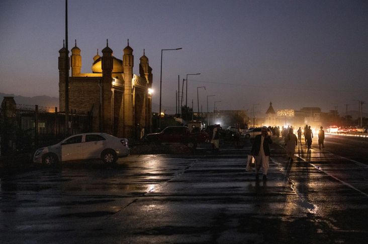 BREAKING NEWS: Ledakan Besar Guncang Masjid Kabul saat Salat Jamaah
