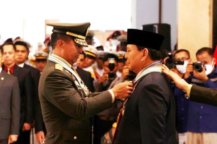 Mengenal 4 Bintang Kehormatan Utama yang Diterima Menhan Prabowo