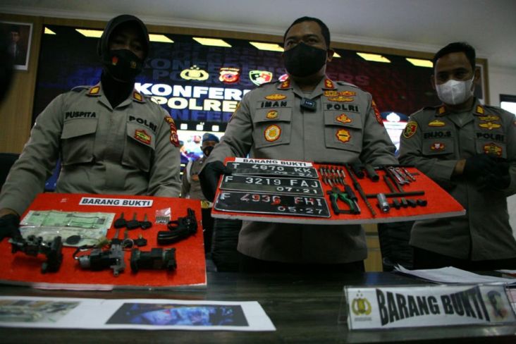 Beraksi 141 Kali, Komplotan Maling Motor Bersenpi Ditangkap Polisi di Bogor