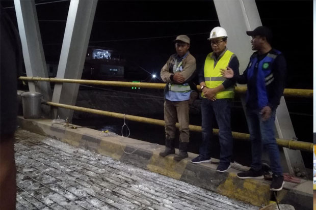 Suaib Mansur Tinjau Pekerjaan Perbaikan Jembatan Masamba
