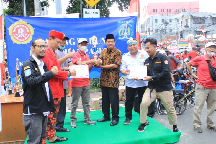 Meriahkan HUT ke-77 RI, Ribuan Warga Paseban Senen Ikut Karnaval Kemerdekaan DPD Perindo Jakpus