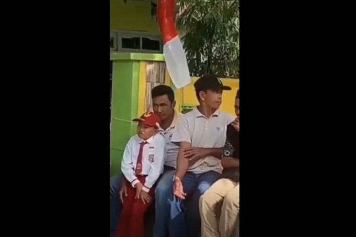 Viral Siswa SD Dikeluarkan dari Barisan Gerak Jalan HUT Ke-77 RI Gara-gara Bajunya Kusam