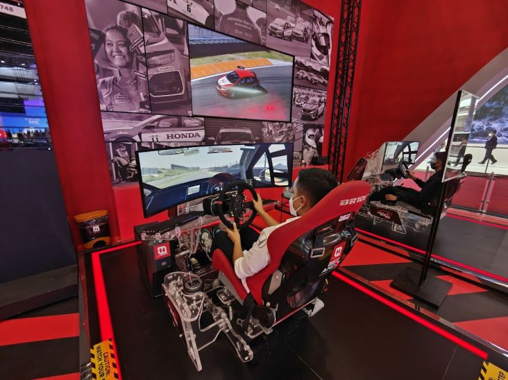 Begini Serunya Balap Virtual Honda Racing Simulator Challenge di GIIAS 2022