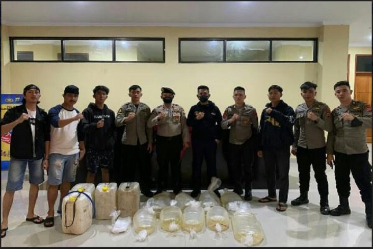 Polisi Gagalkan Peredaran 175 Liter Miras Cap Tikus di Jalan Trans Molibagu