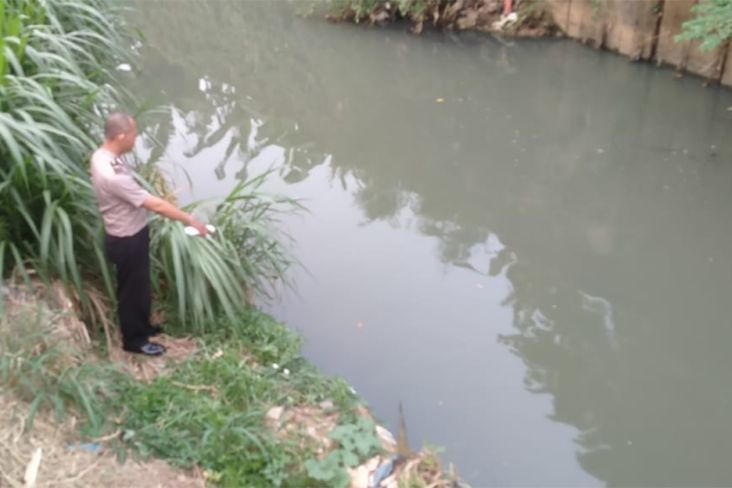 Bocah Tanpa Busana Ditemukan Tewas Tenggelam di Kali Alam Cakung