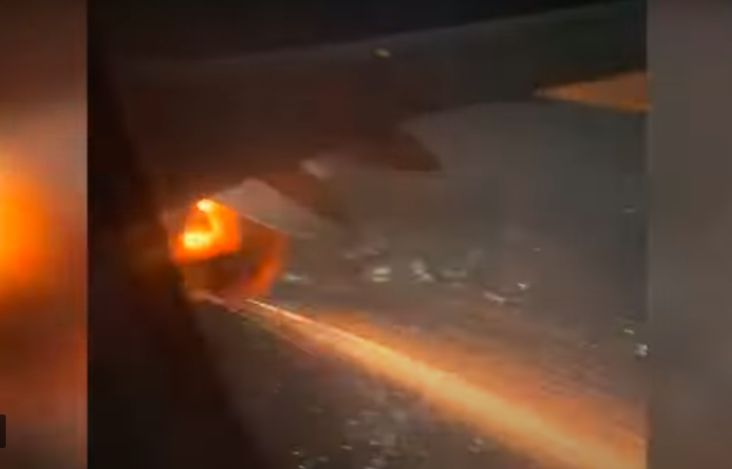 Mesin Pesawat Tujuan Los Angeles Terbakar, Penumpang Teriak dan Menangis