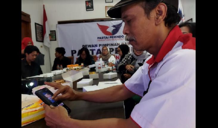 Penjual Roti Bakar Dapat Ilmu Baru Pasca Ikut Pelatihan UMKM dari DPD Partai Perindo Kota Malang