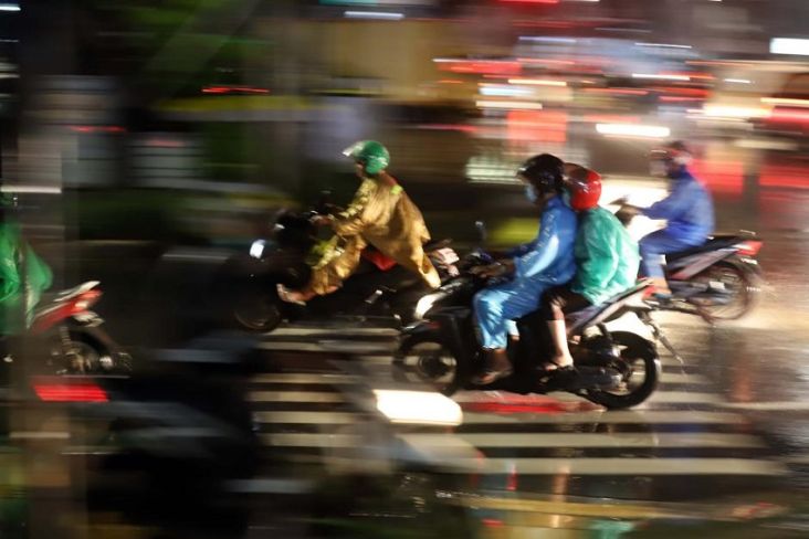 Sore hingga Malam, Sebagian Wilayah Jakarta Diprediksi Diguyur Hujan