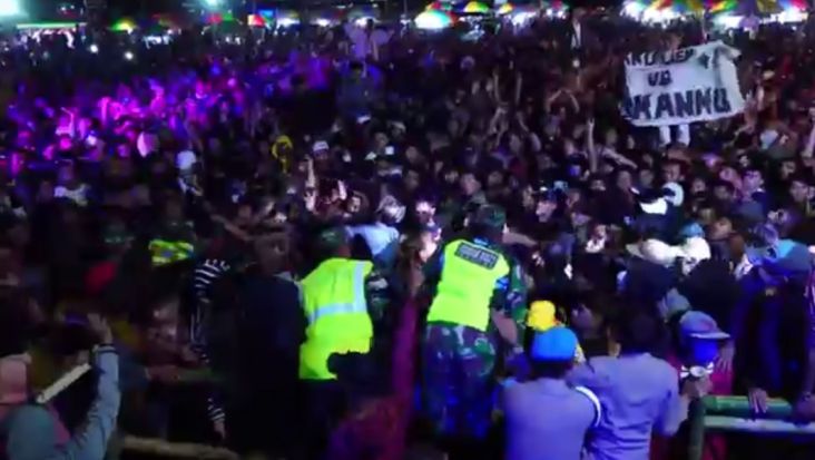 Panggung Hiburan HUT ke-77 RI di Lumajang Ricuh, Penonton Saling Hantam