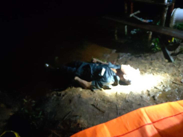 Geger Mayat Pria Ditemukan di Kubangan Penuh Luka, Polisi Olah TKP