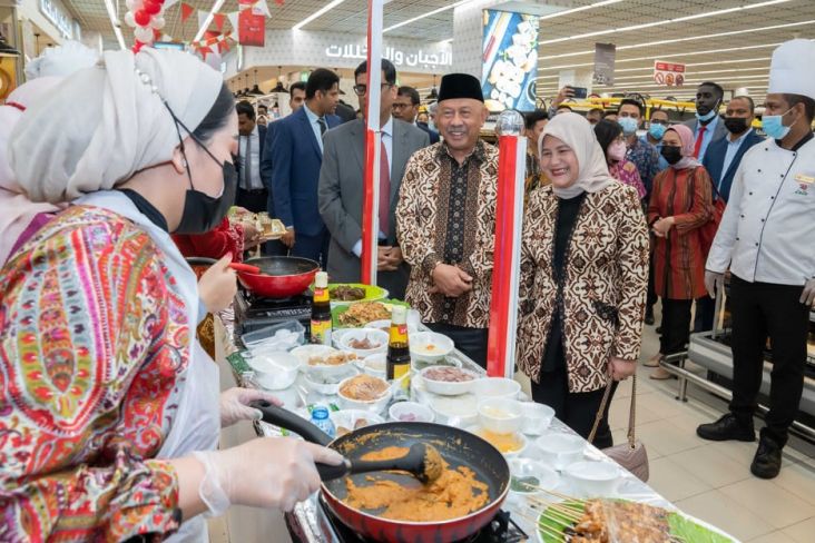 Menikmati Festival “Indonesia Spice Up the World” di Lulu Hypermarket Abu Dhabi