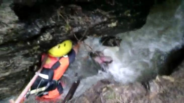 Pria yang Hilang di Sungai Parhasioran Taput Ditemukan Tewas Terjebak di Batu