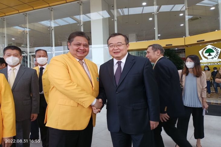 Dikunjungi PKC, Airlangga: China Berkomitmen untuk Terus Investasi di Indonesia