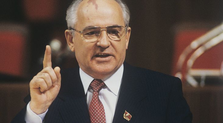 Mikhail Gorbachev, Penarikan Soviet dari Afghanistan, dan Akhir Perang Dingin