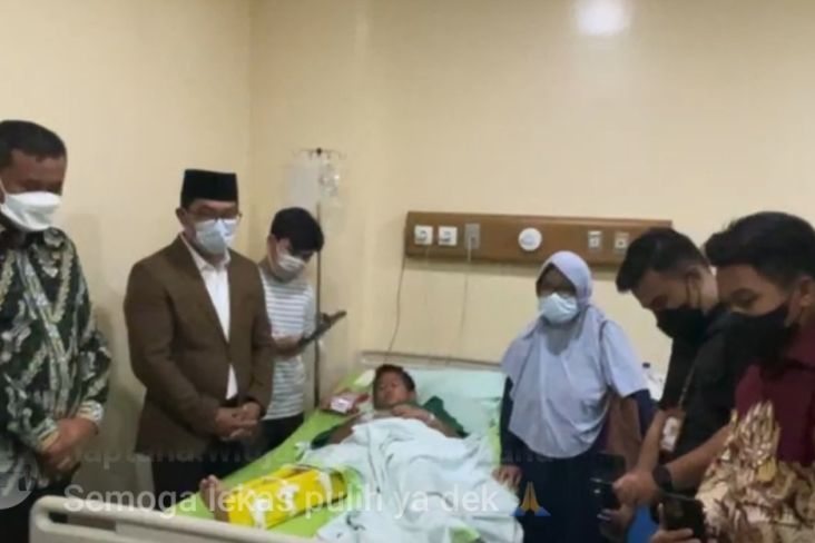 Ridwan Kamil Kunjungi Korban Kecelakaan Maut Truk Trailer di RS Ananda Bekasi