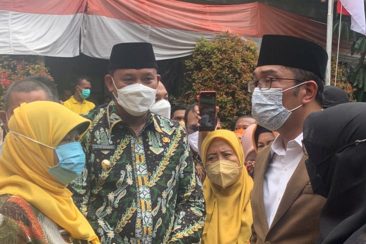 Ridwan Kamil Sambangi SD II dan 3 Kota Baru Lokasi Kecelakaan Maut di Bekasi