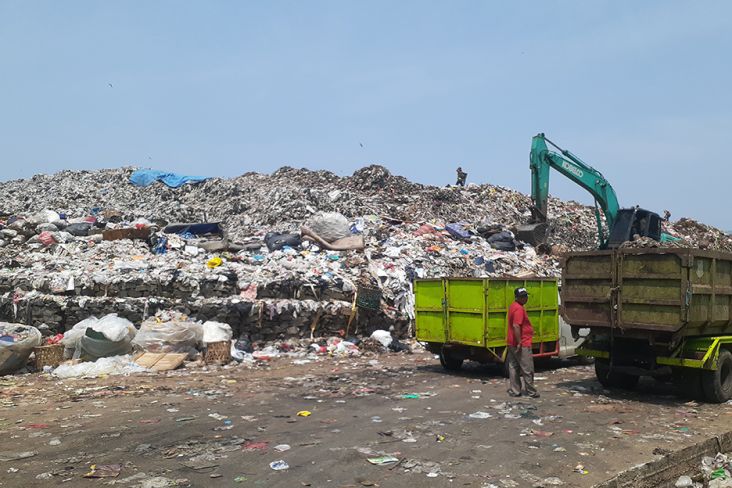 Gawat! Imbas Demo Warga, Tumpukan Sampah TPA Cipeucang Tangsel Menggunung