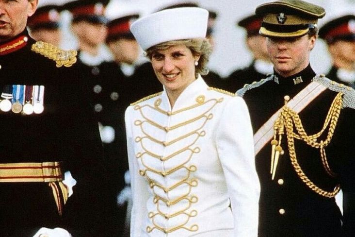 10 Gaya Fashion Putri Diana yang Ikonis dan Tak Lekang Waktu