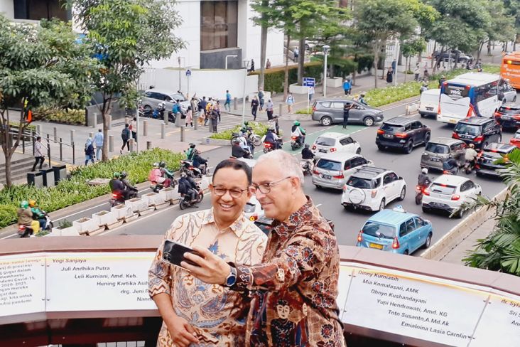 Sambil Selfie, Anies Pamer JPOS Phinisi Sudirman ke Wali Kota Rotterdam