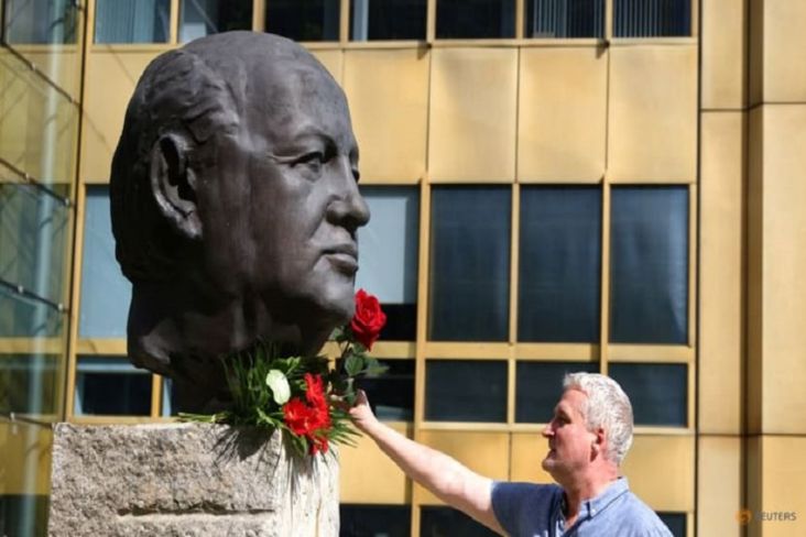 Mikhail Gorbachev Dimakamkan: Dijauhi Putin, Minus Penghargaan Negara