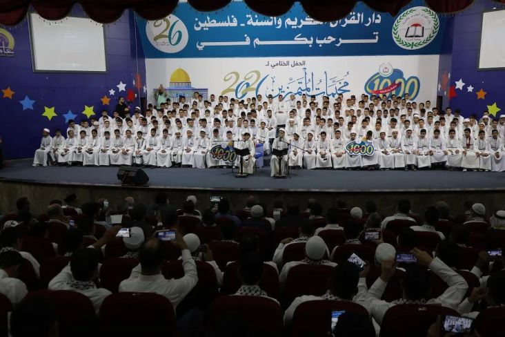 Jalur Gaza Muliakan 581 Penghafal Al-Qur’an dengan Pesta Besar